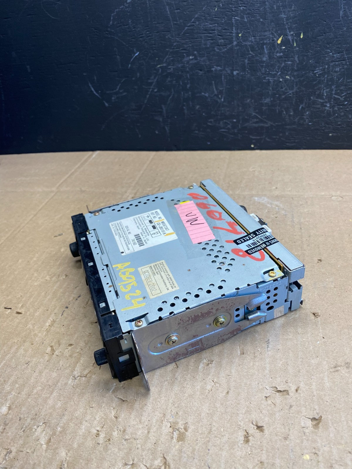 2004 to 2006 Mitsubishi Montero Audio Equipment Radio Receiver AB95243