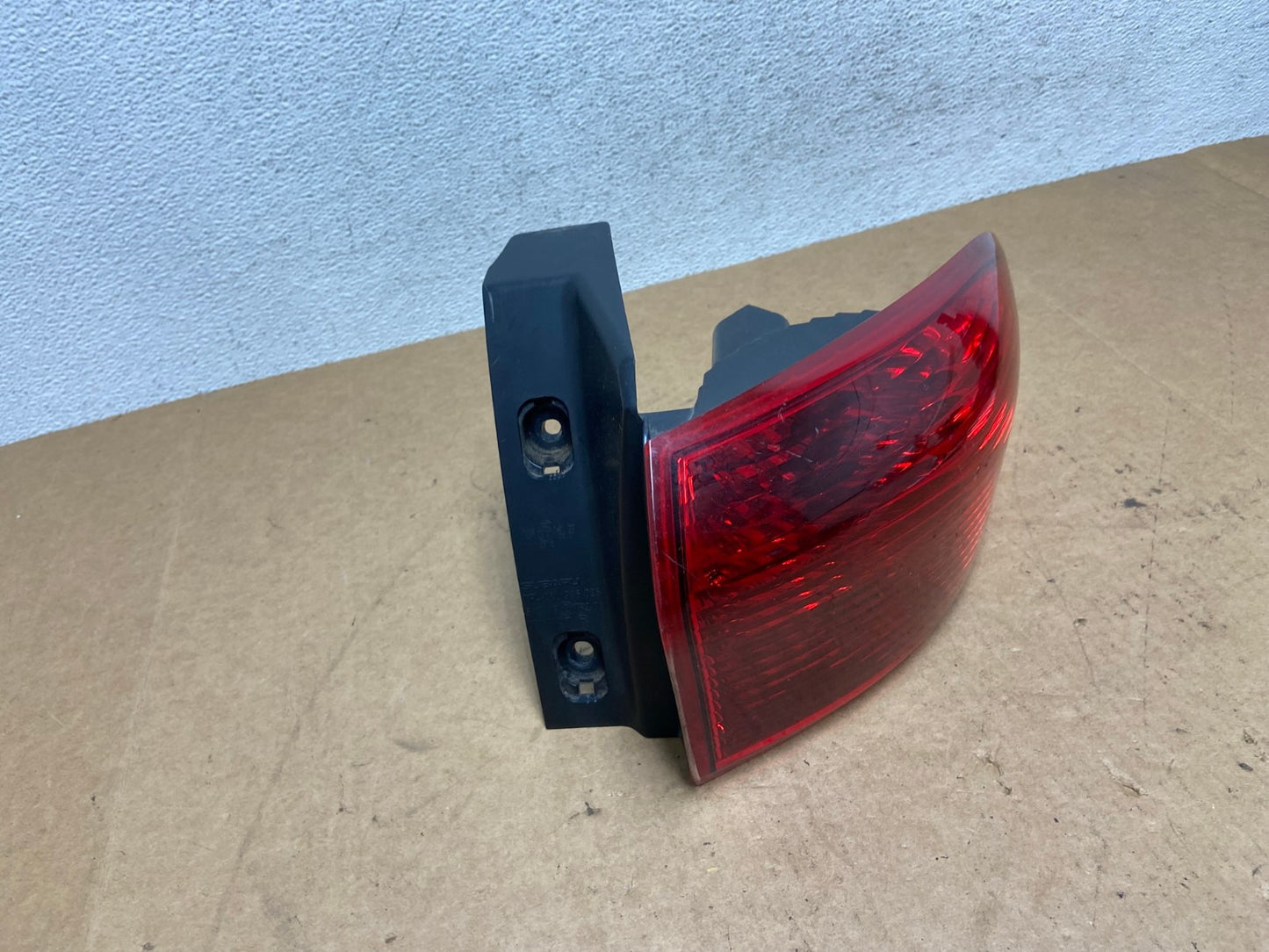 2006-2007 Subaru Tribeca B9 Right Passenger Rh Side Tail Light AE3208 LK2