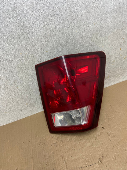 2005 - 2006 Jeep Grand Cherokee Right Passenger Rh Tail Light AI1282 LK2