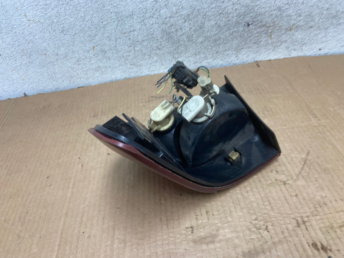2000-2002 Saturn SL S-Series Left Driver LH Side Tail Light AI6993 LK6