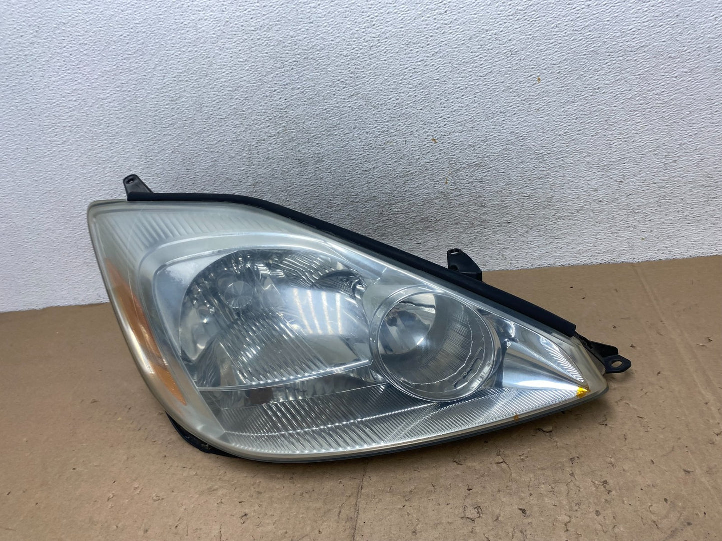 2004-2005 Toyota Sienna Right Passenger Halogen Headlight AG5605 DW1