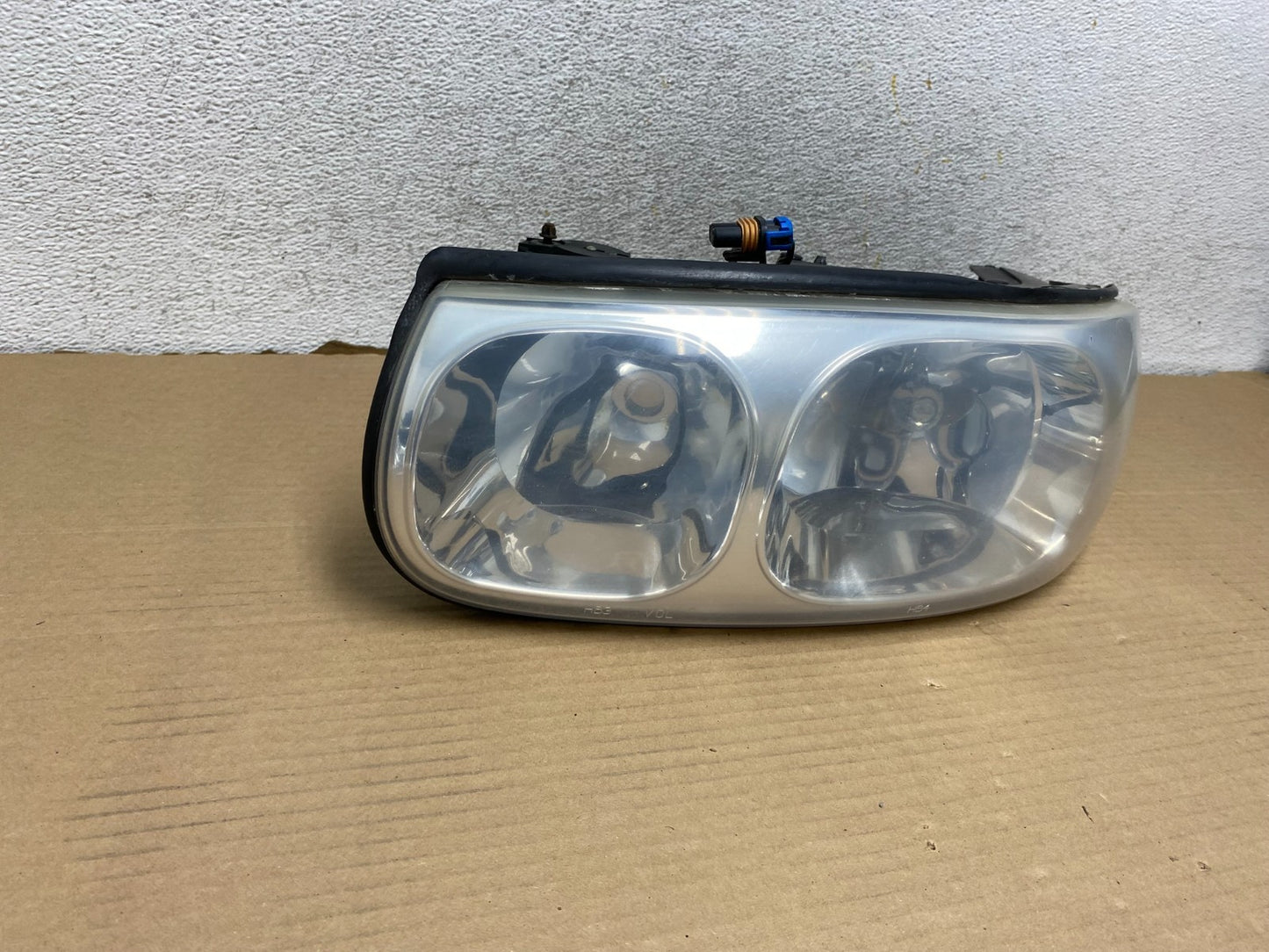 2000 to 2005 Buick Lesabre Headlight Left Driver Lh Side Halogen AG9313 DW1