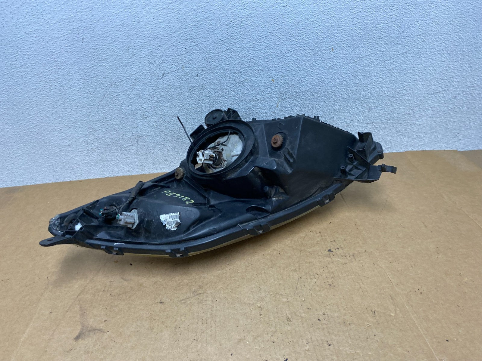 2004-2005 Toyota Prius Right Passenger RH Halogen Headlight AE3182 DW5
