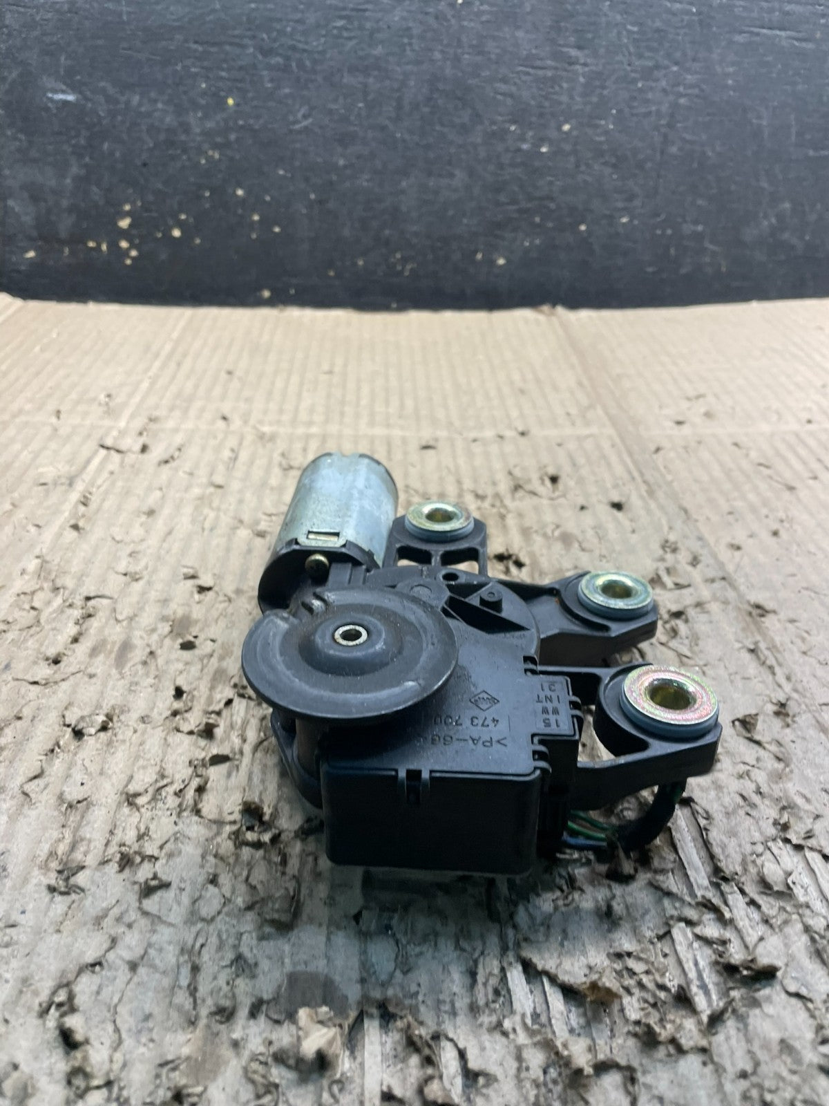 2004 to 2007 Volkswagen Touareg Rear Windshield Wiper Motor OEM x4006 DG4