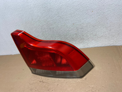 2001 to 2004 Volvo S60 Right Passenger Side Tail Light AG4149 LK1