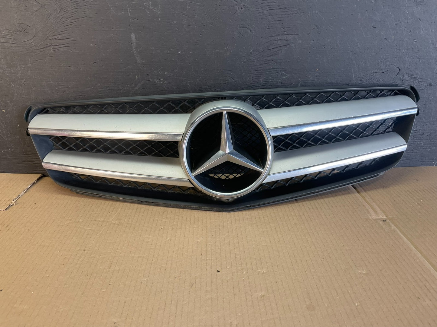 2010 to 2014 Mercedes-Benz W204 C250 Front Grille Grill AE3540 DG0