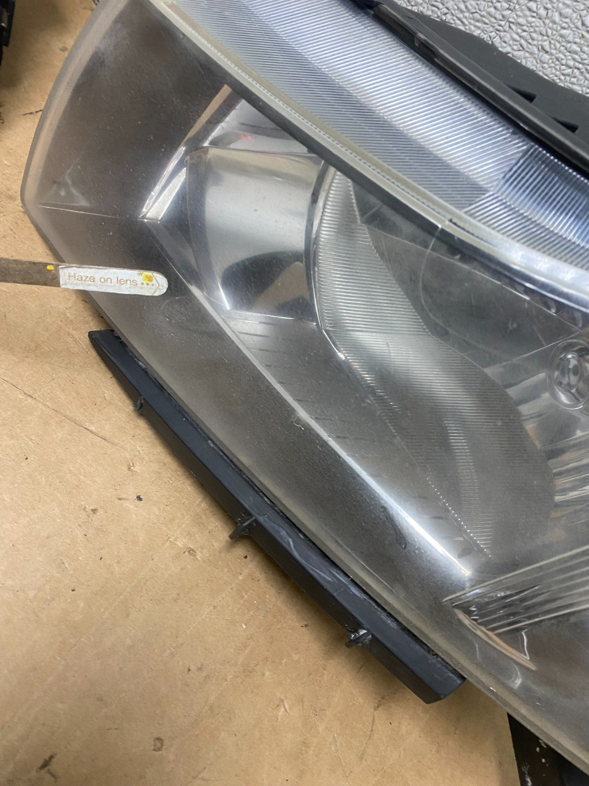 2011 to 2015 Chevrolet Cruze Halogen Left+Right Set Headlights X5610 DW9