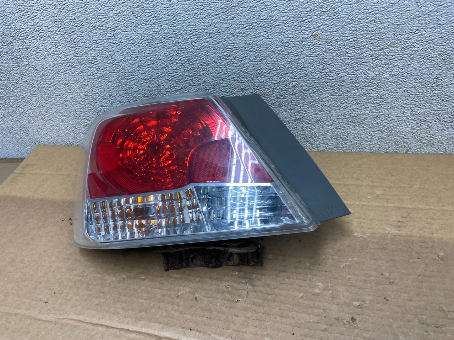 2008 to 2012 Honda Accord Sedan Tail light Left Driver LH Side AB5100 DW1