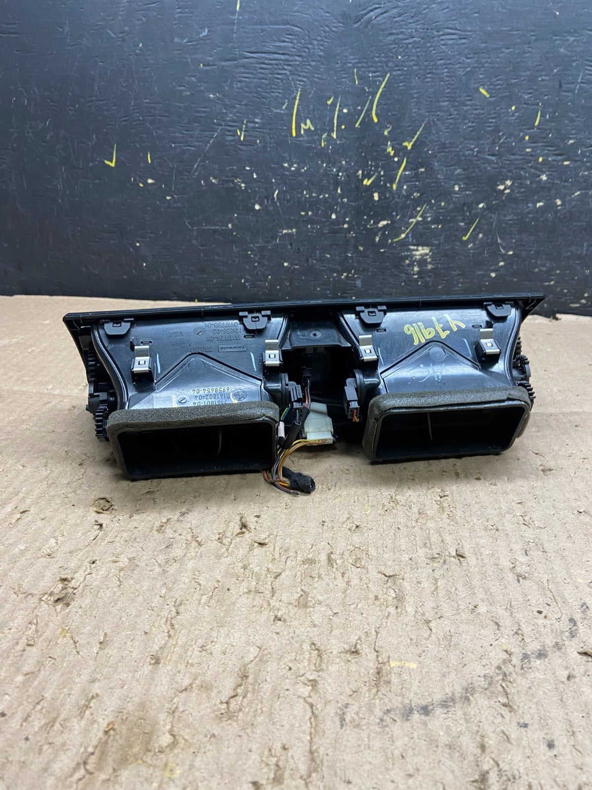 2007 to 2013 BMW X5 X6 Center Console Dash Air Vent OEM Y7916 DG3