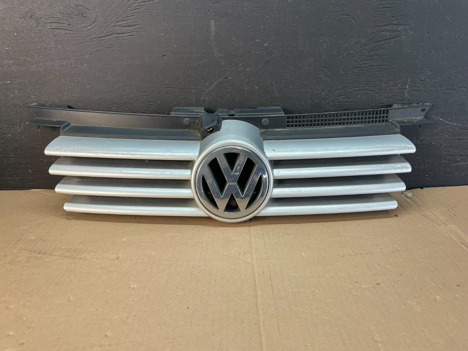 1999-2005 Volkswagen Jetta Front Upper Grille Grill Chrome ad8404 DG0