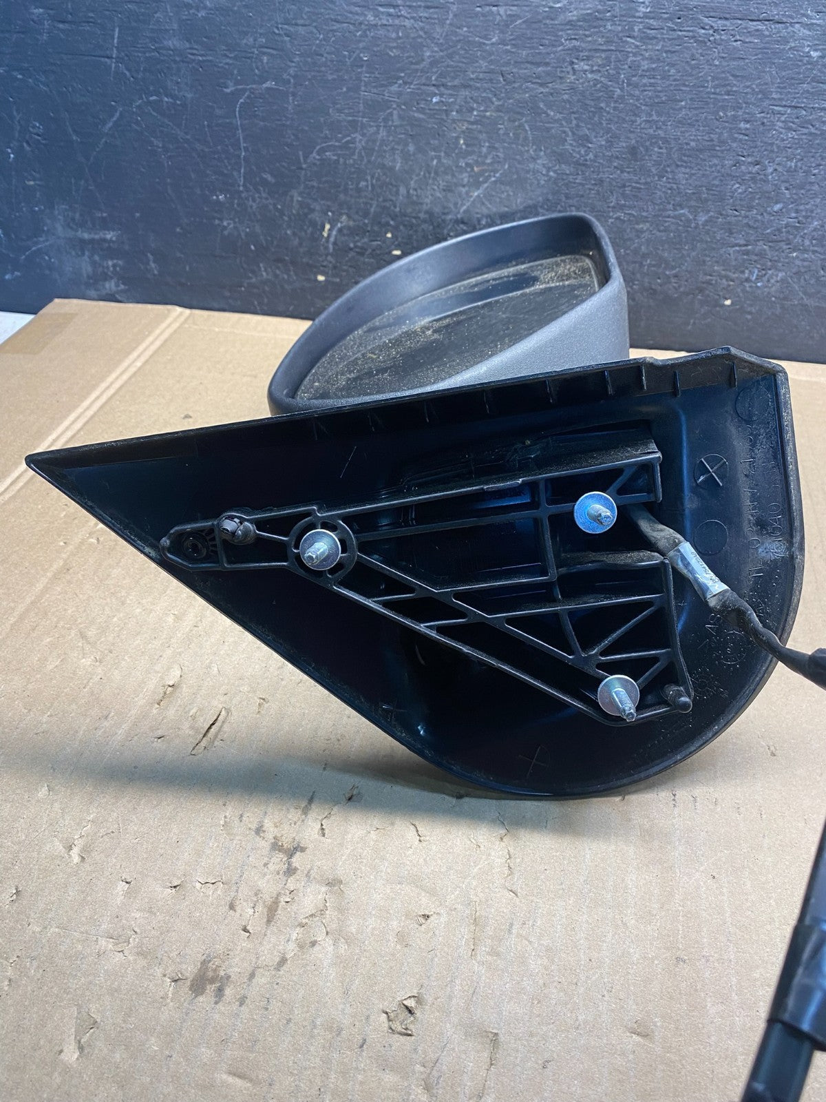 2007-2013 Chevrolet Tahoe Silverado Suburban Right Passenger Mirror AE7961 DW3