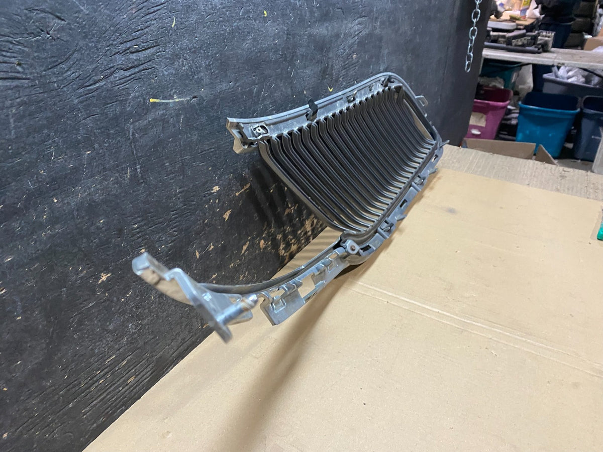 2013 to 2016 Lincoln MKT Left Driver LH Side Front Grill Grille X2963 DG6