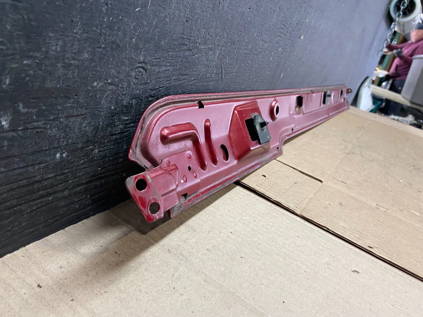2008 to 2012 Kia Sedona Rear Left Quarter Rail Cover Moulding Trim OEM I73167