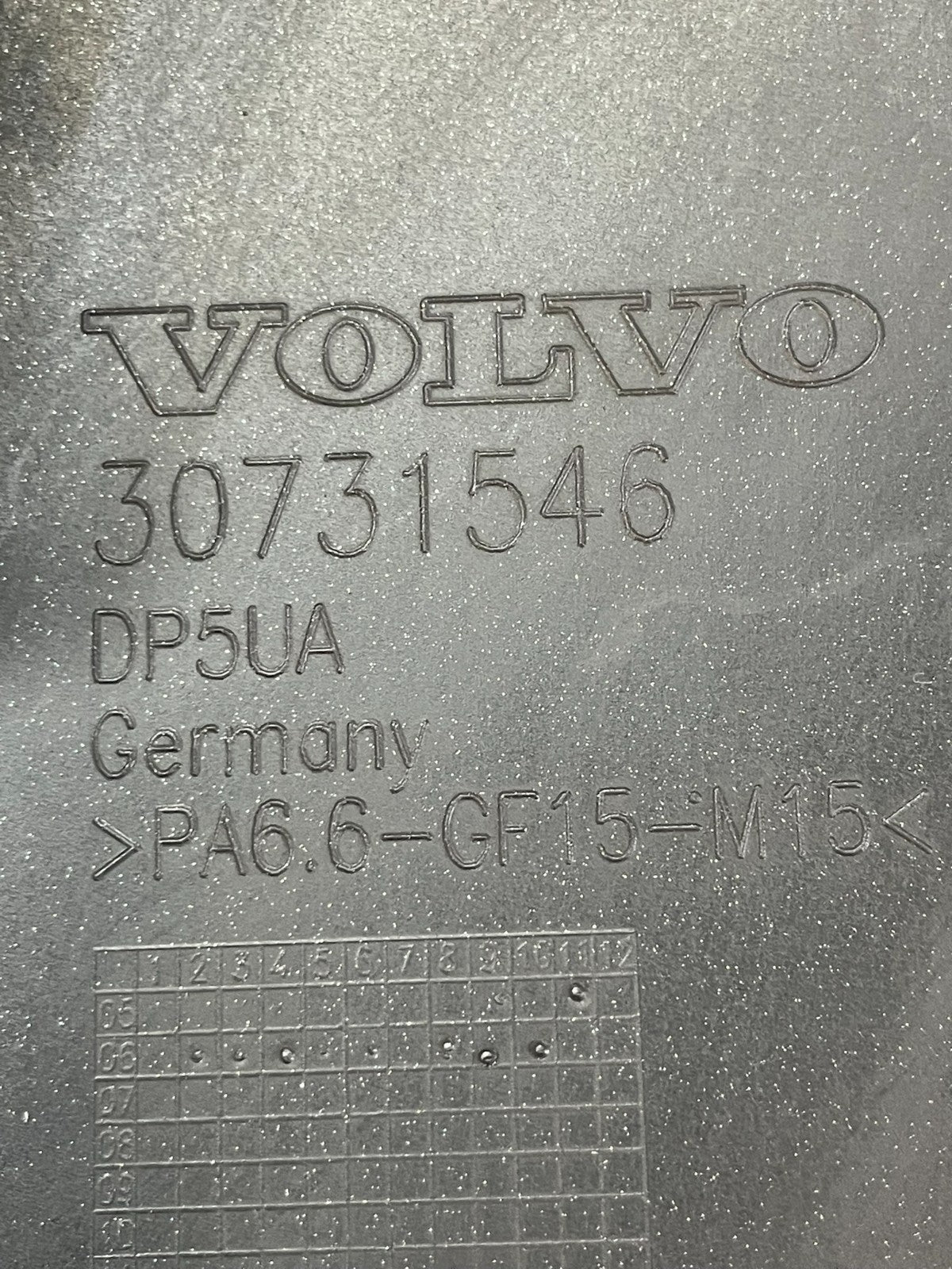 2007 to 2014 Volvo XC90 3.2L Upper Top Engine Motor Dust Cover AD8440 DG4