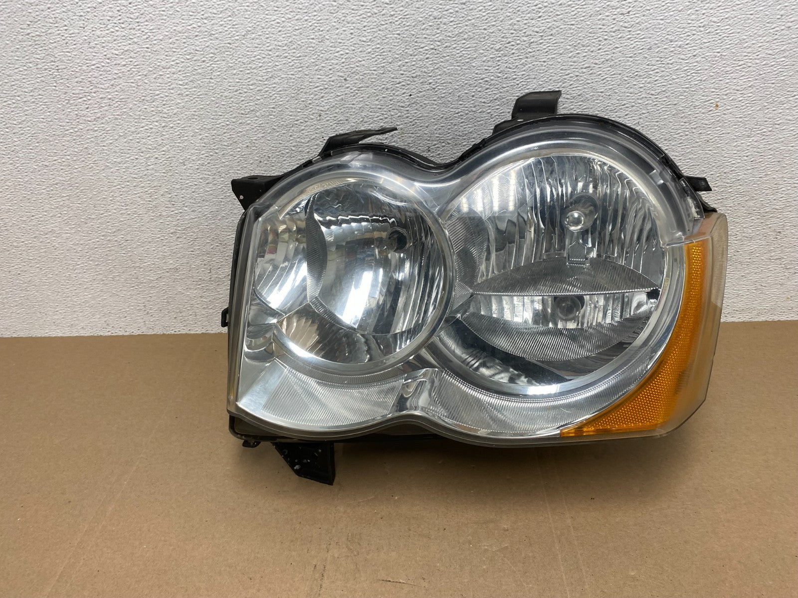 2008-2010 Jeep Grand Cherokee Left LH Driver Side Halogen Headlight AE6635 DW0