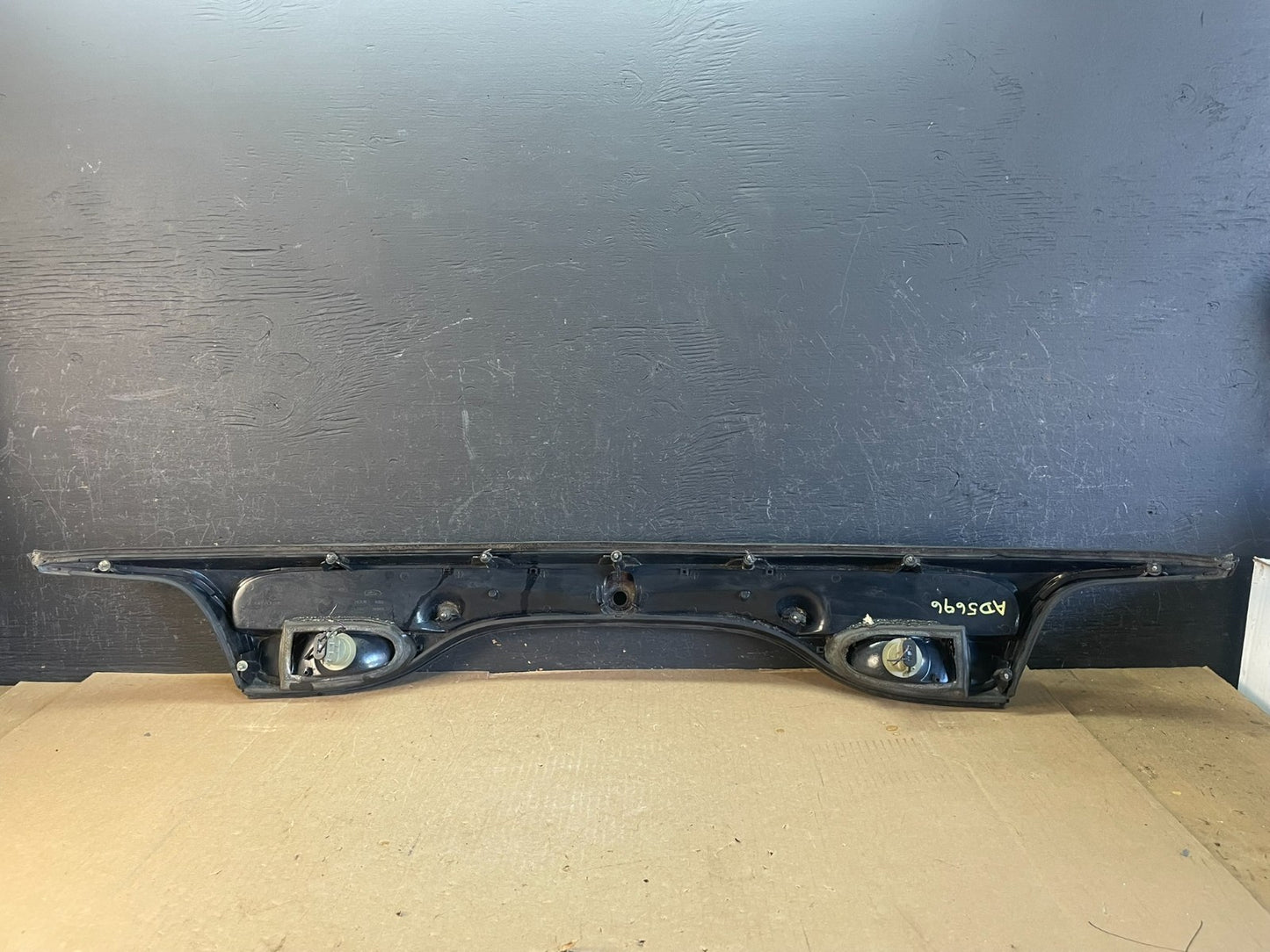 2000 to 2002 Ford Taurus Trunk Rear Center Lid Tail Light Panel AD5696 DW4