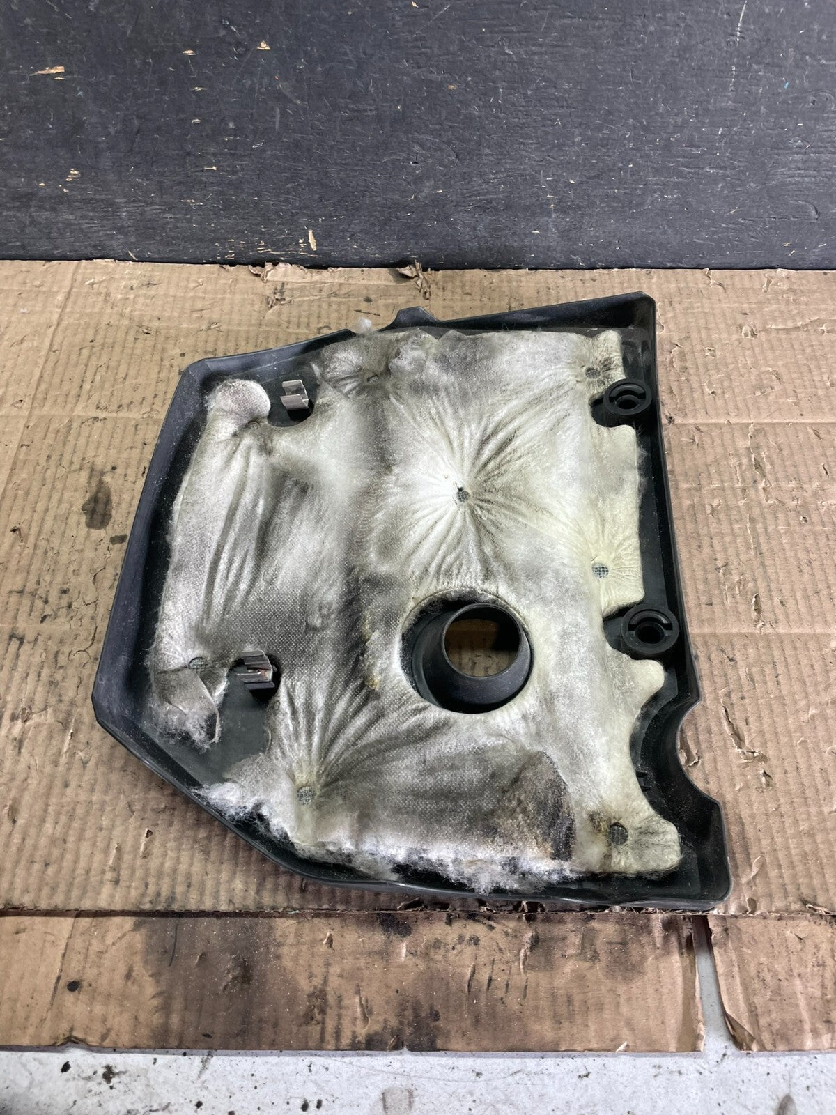 2004 to 2009 Mazda 3 DOHC 16 VALVE Engine Shield Top Cover M2615 PS7