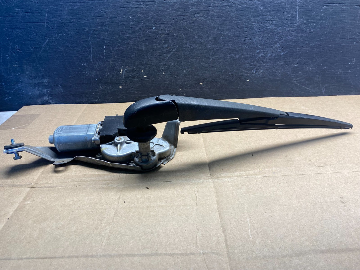 2013 to 2018 Toyota Rav4 Rear Wiper Windshield Motor AE8226 DG3
