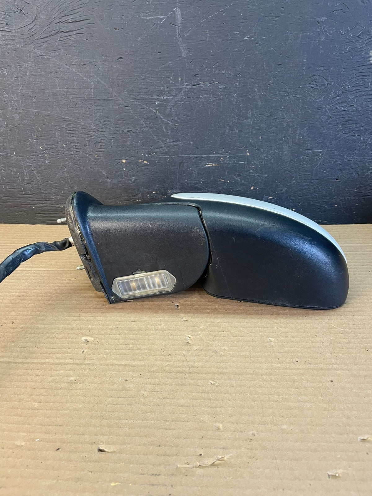 2003-2006 Chevrolet Tahoe Suburban Left Driver LH Turn Door Mirror AE8645 DW3