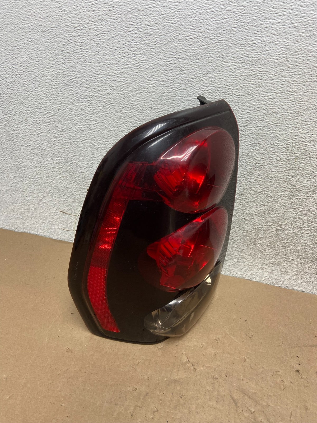 2002 to 2009 Chevrolet Trailblazer Left Driver LH Side Tail Light AG5520 LK2