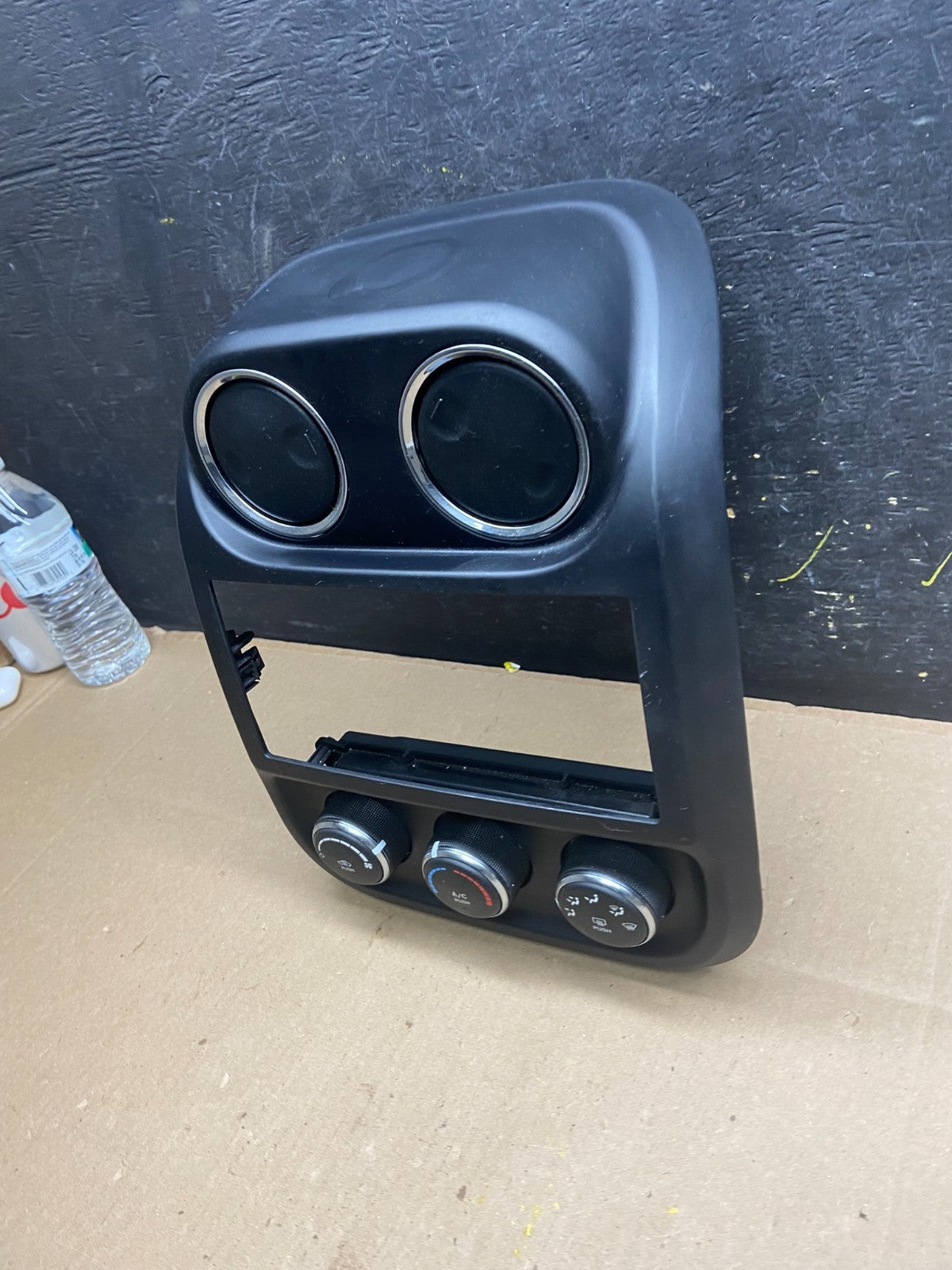2011 to 2017 Jeep Compass Dash Climate Temperature Control Radio Bezel t9222 DG2