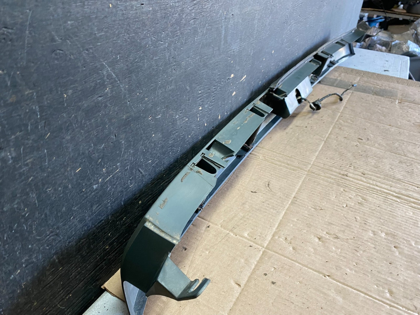 1999 Chevrolet Express 3rd Third Brake Light Trim Spoiler Q0601 DG10