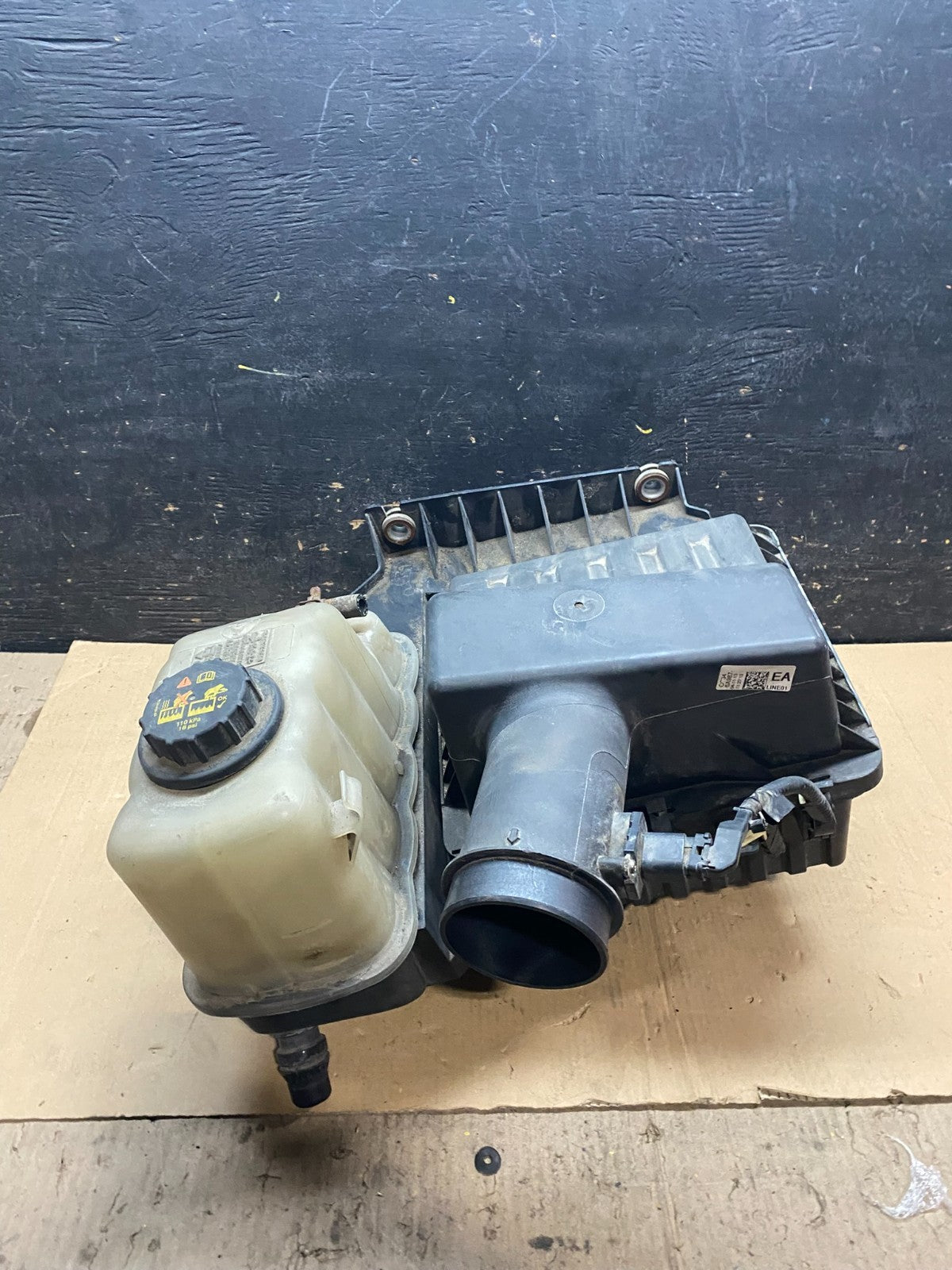 2011-2016 Ford F250 F350 Engine Coolant Reservoir Tank Air Cleaner Box X3106 DG0
