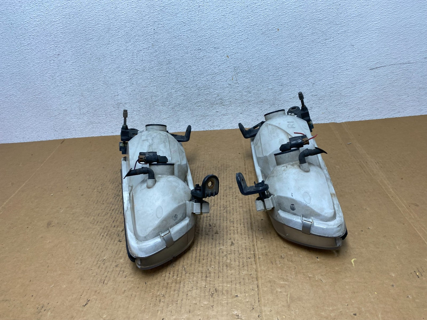 2000 to 2001 Toyota Camry Front Left+Right Side Headlights AE0610 DW7