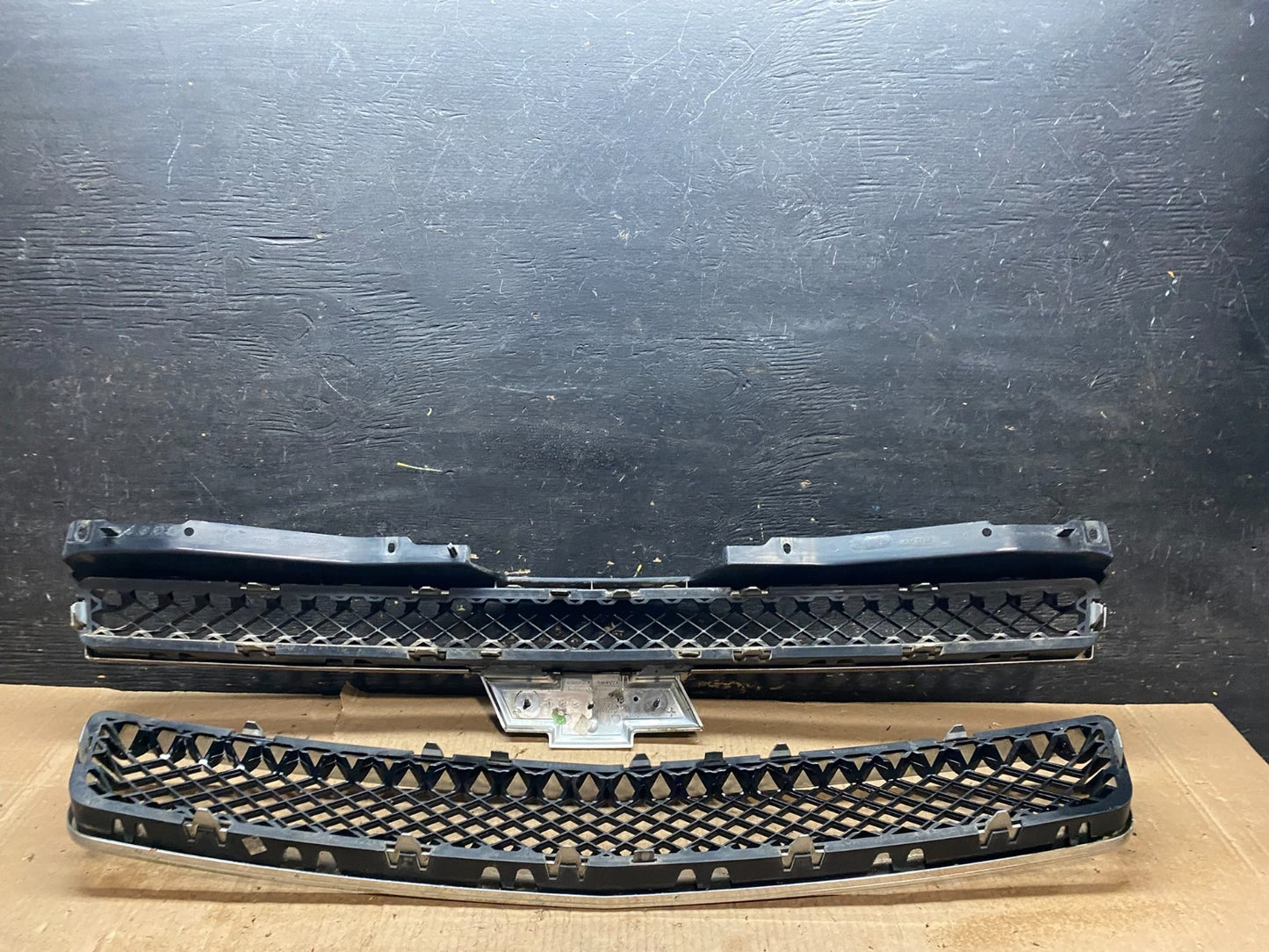 2007 to 2014 Chevrolet Tahoe Suburban Lower Upper Grill Grille Set Oem U0272 DG4