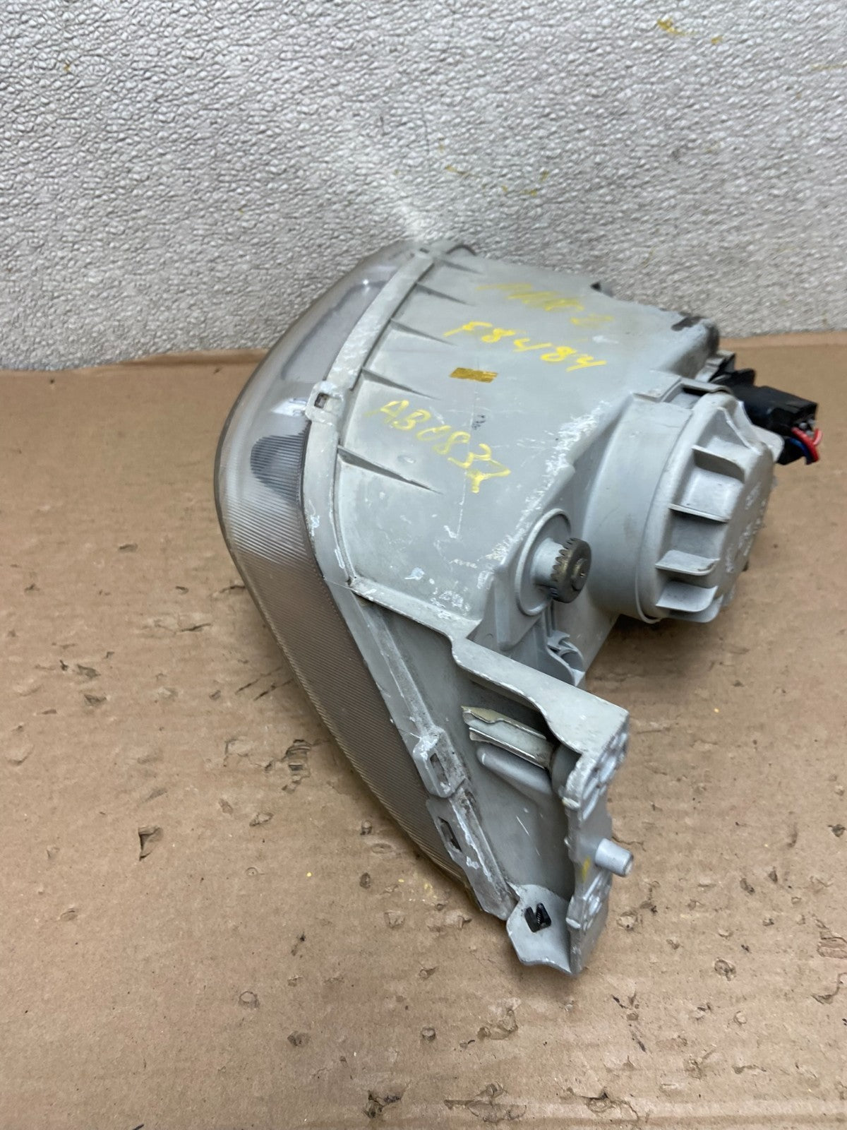 1999 2000 Hyundai Elantra Right Passenger Side Headlight OEM AB0832 DG5