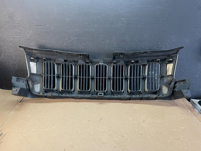 2011 to 2013 Jeep Grand Cherokee Front Upper Grill Grille AE3613 DG3