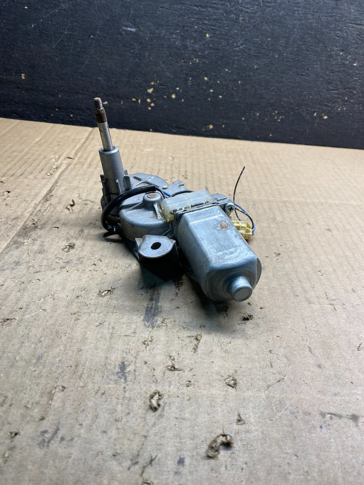 2006 to 2010 Mazda 5 Windshield Rear Wiper Motor OEM ab0390  DG2