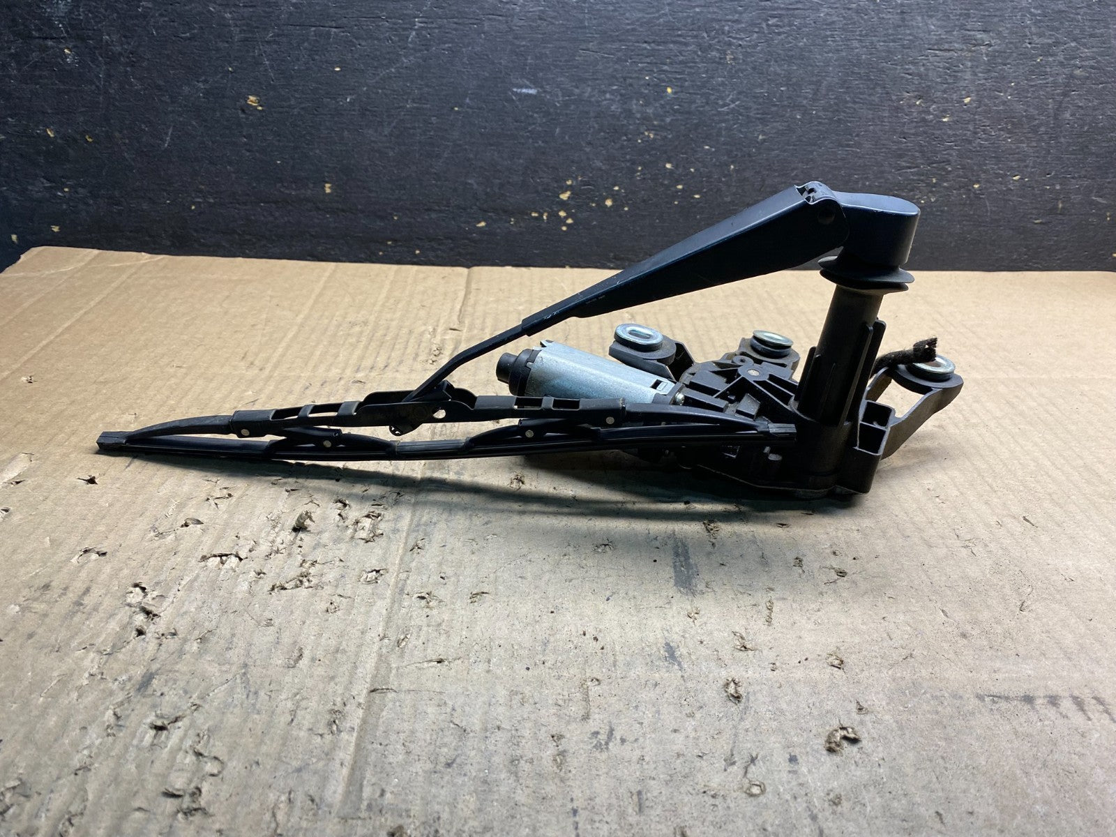 2008 - 2015 Land Rover Lr2 Rear Glass Windshield Wiper Motor OEM AB0367 DG3