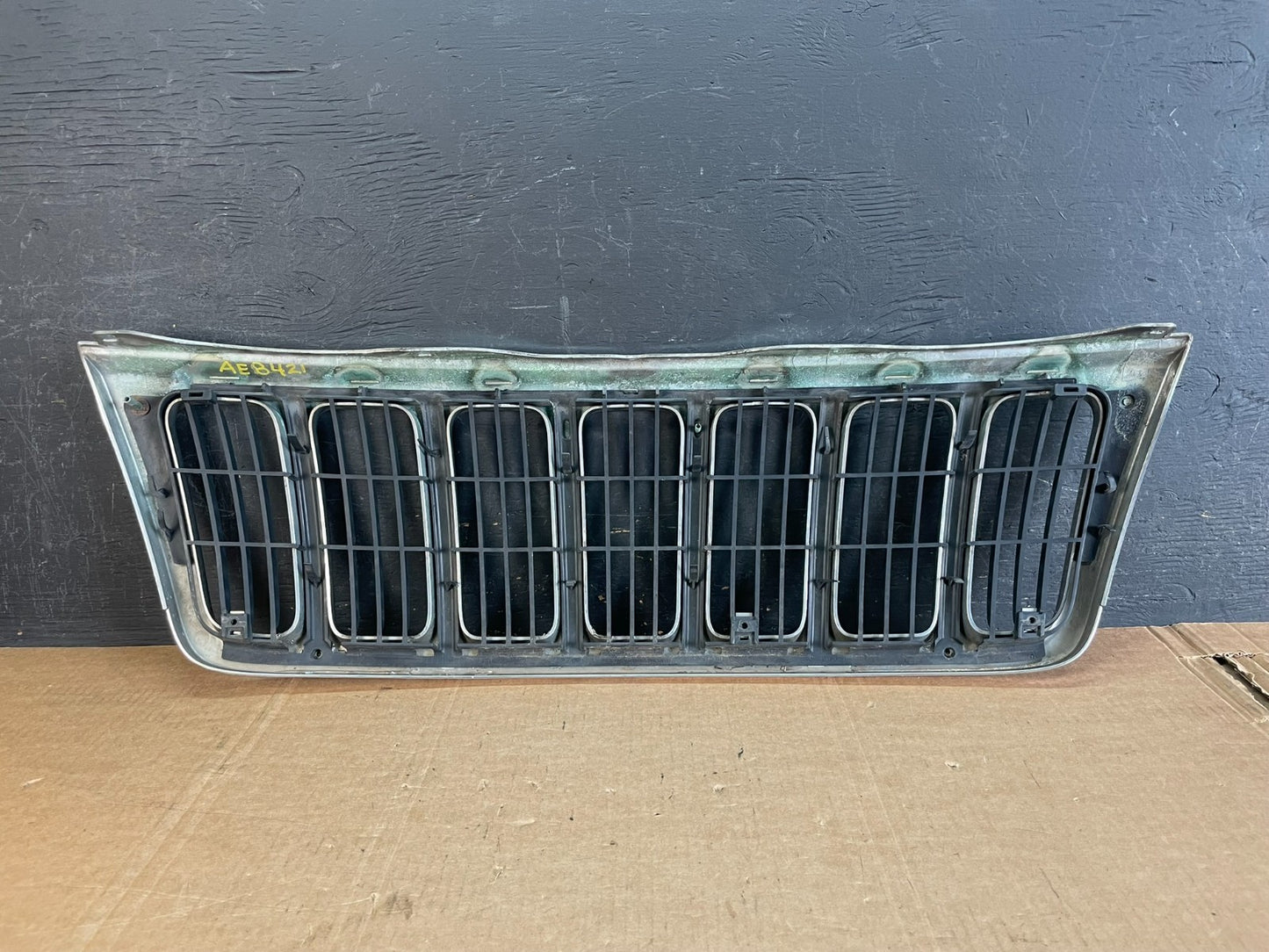 1999 to 2003 Jeep Grand Cherokee Front Upper Grill Grille AE8421 DW3