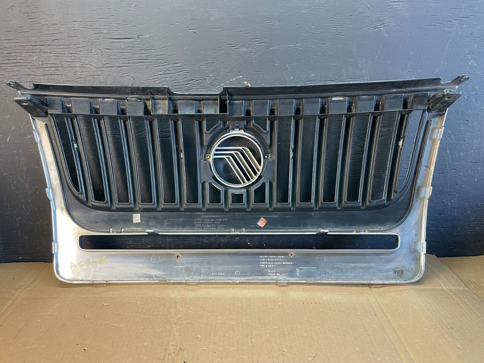 2008-2011 Mercury Mariner Front Upper Grill Grille Emblem ac5455 DG3