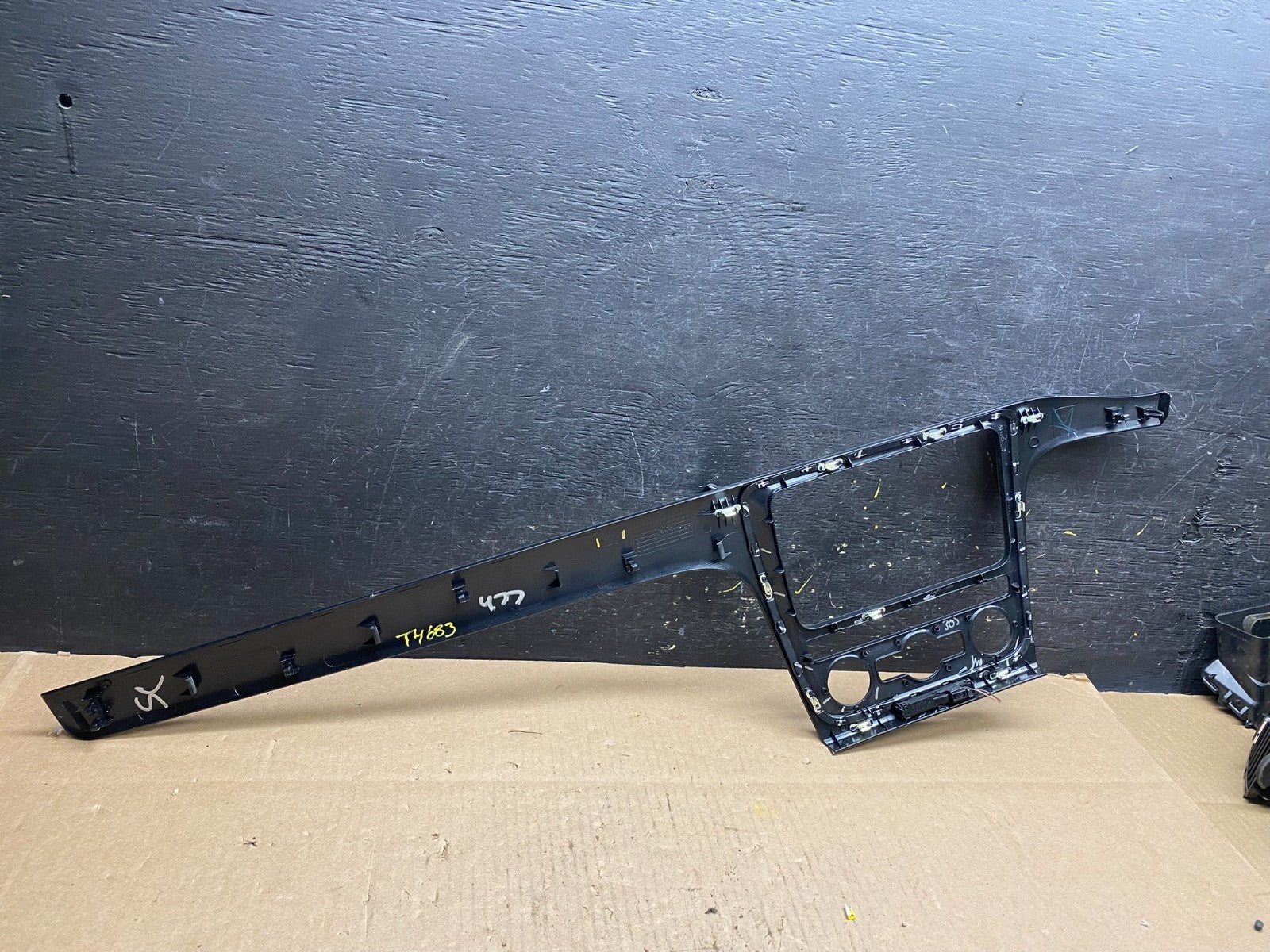 2012 to 2015 Volkswagen Passat Radio Dashboard Bezel Trim Cover T4683 DG3