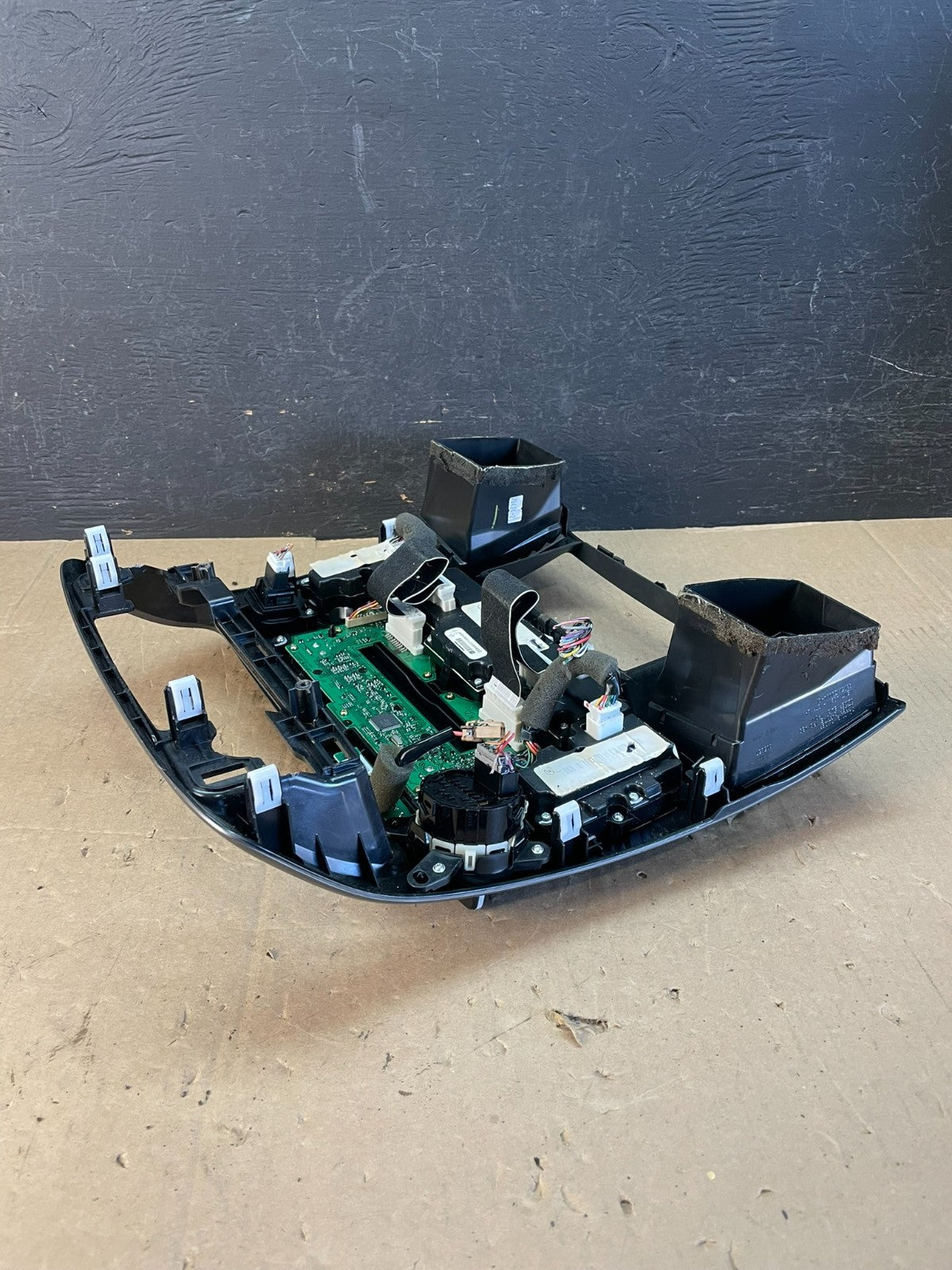 2008 to 2015 Nissan Armada Radio A/C Heat Temperature Climate Control AD5748 DG5