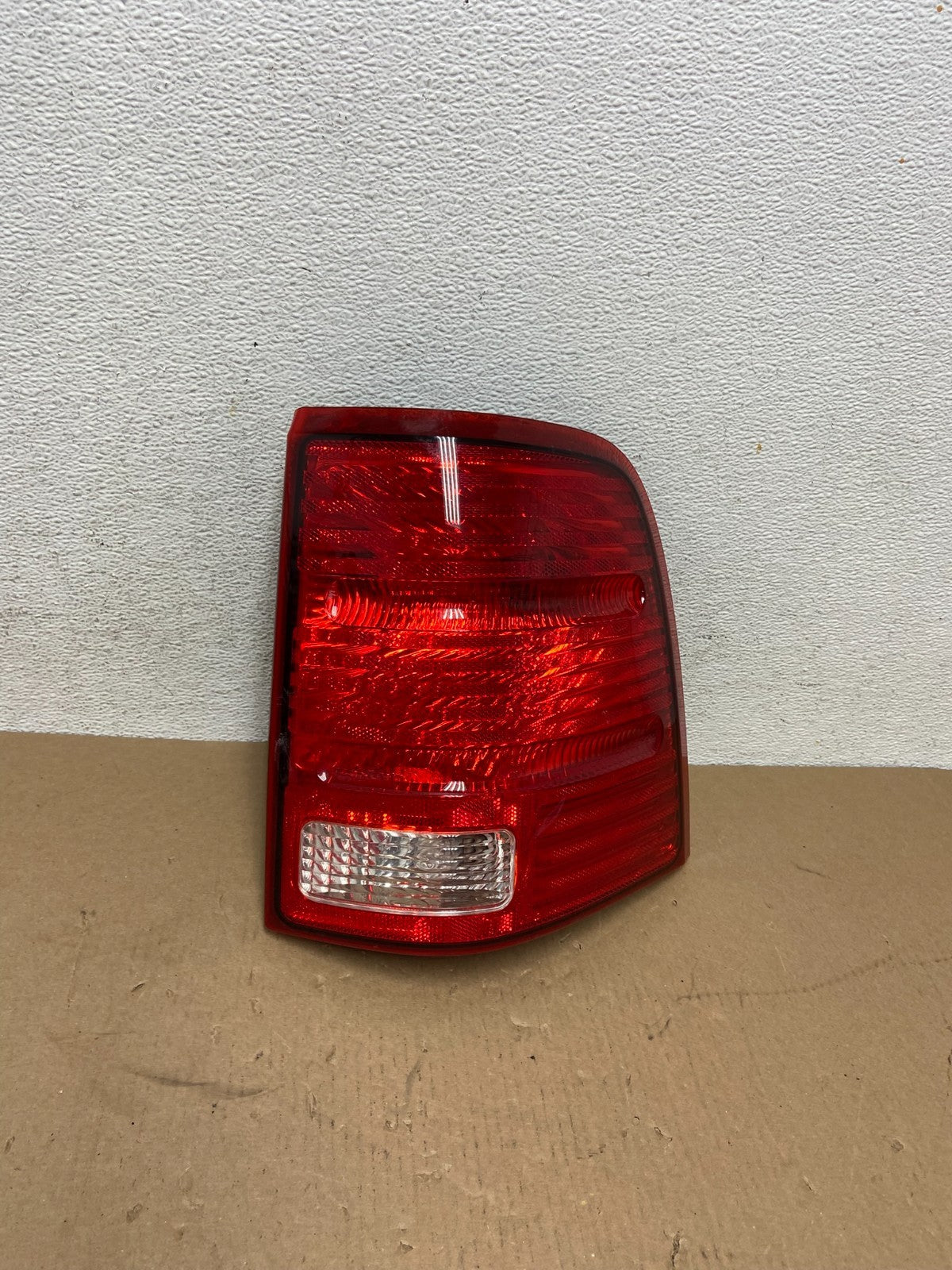 2002 to 2005 Ford Explorer Right Passenger Rh Side Tail light AD6468 DW0