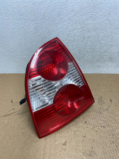 2001 to 2005 Volkswagen Left Driver LH Side Tail Light AG05682