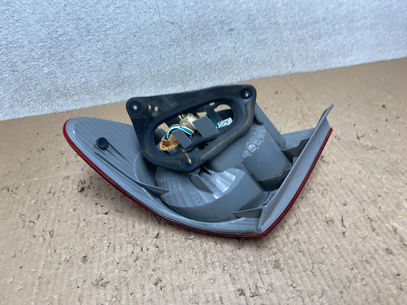 2003 to 2005 Toyota Corolla Left Driver Lh Side Tail Light Oem T8029 DW4