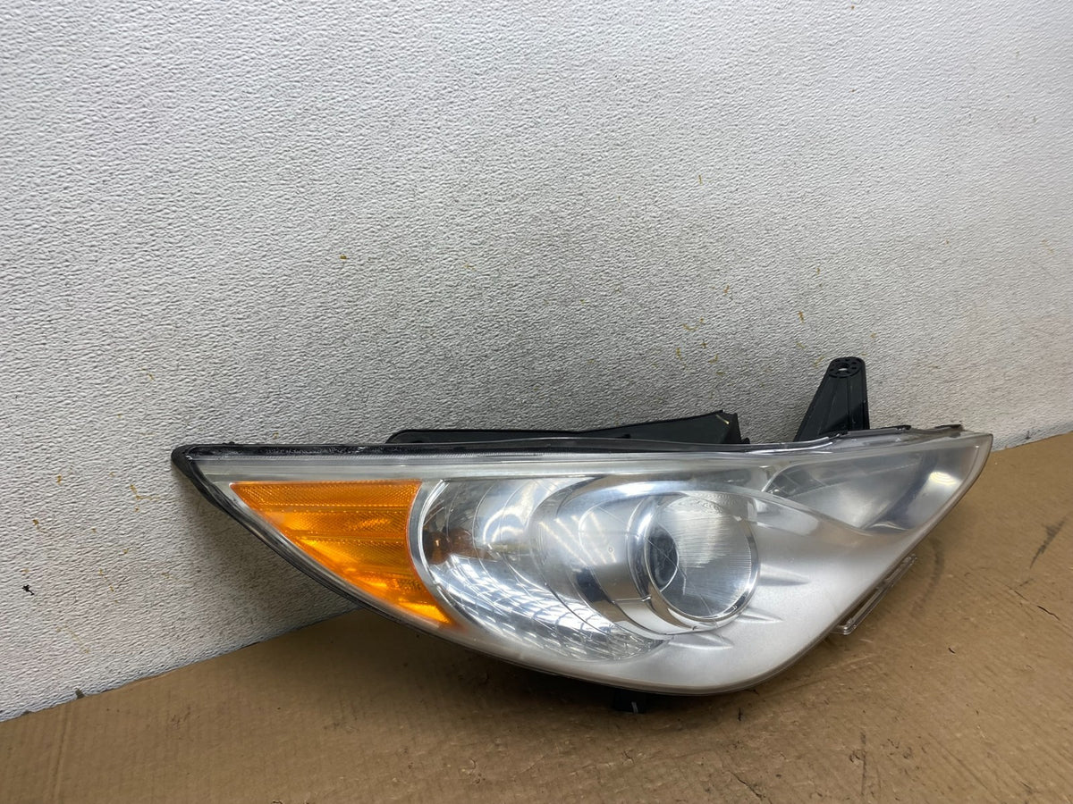 2011 - 2014 Hyundai Sonata Right Passenger Rh Side Headlight Halogen AI8153 DW2
