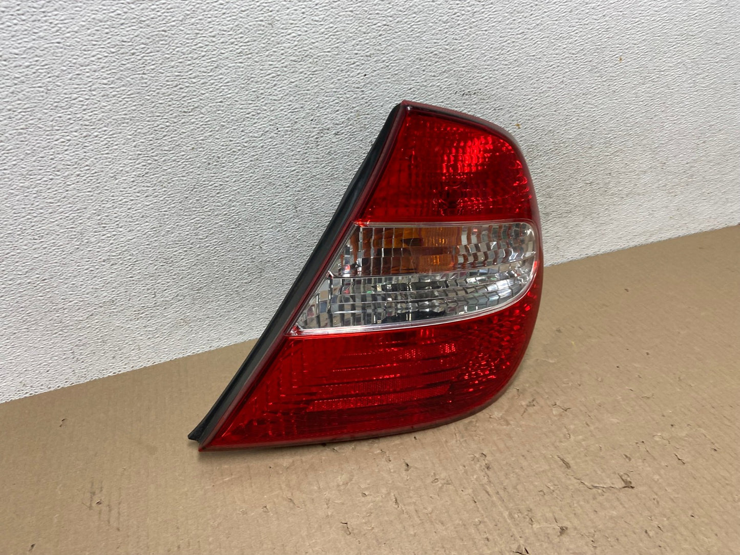 2002 2003 2004 Toyota Camry Tail Light Right Passenger Rh Side AE9712 LK2