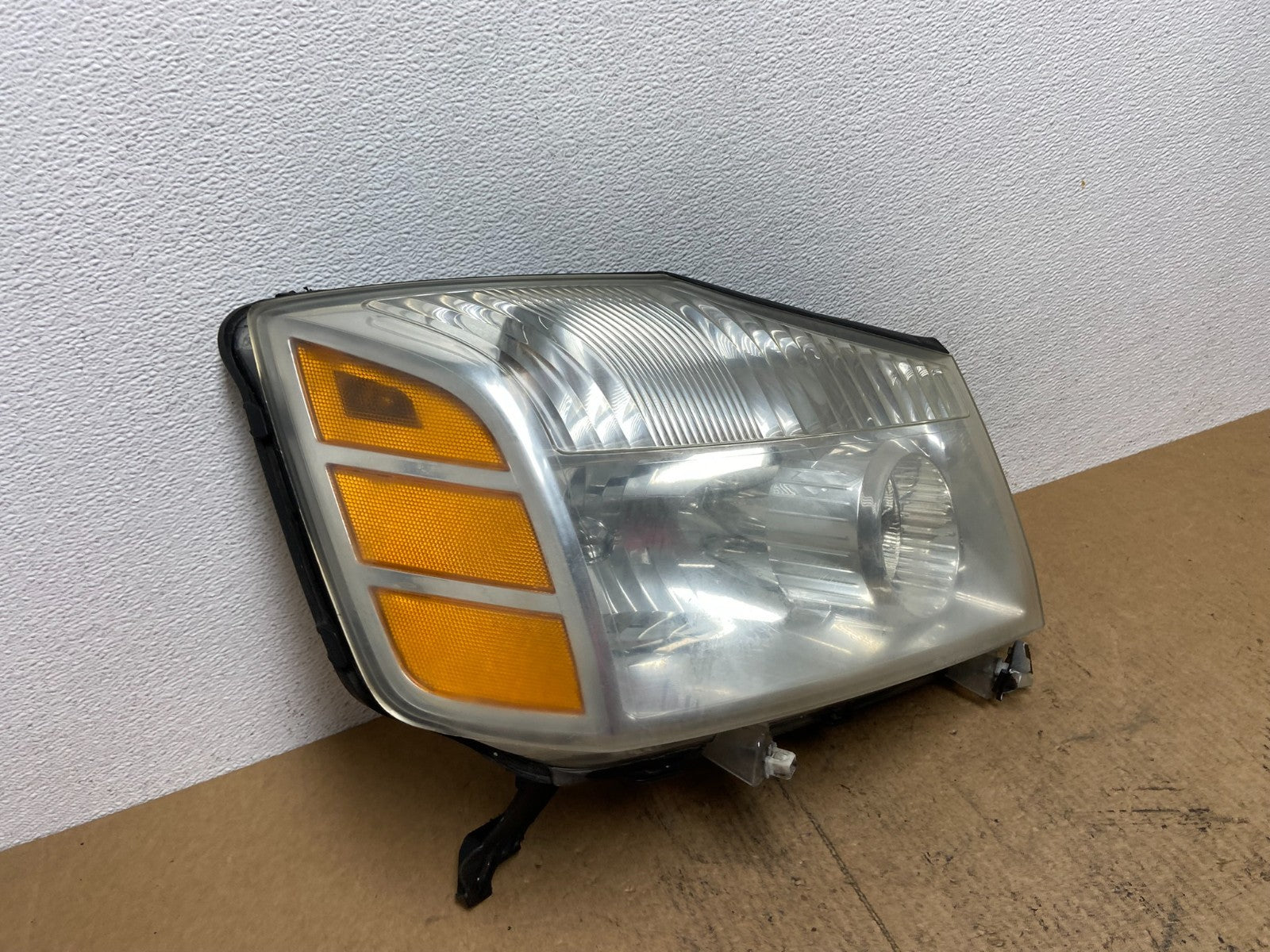 2004 to 2007 Nissan Armada Right Passenger RH Side Headlight Oem AC3715 DW2