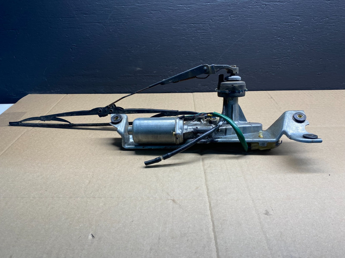 2000 to 2004 Subaru Legacy Wagon Rear  Windshield Wiper Motor AB41931