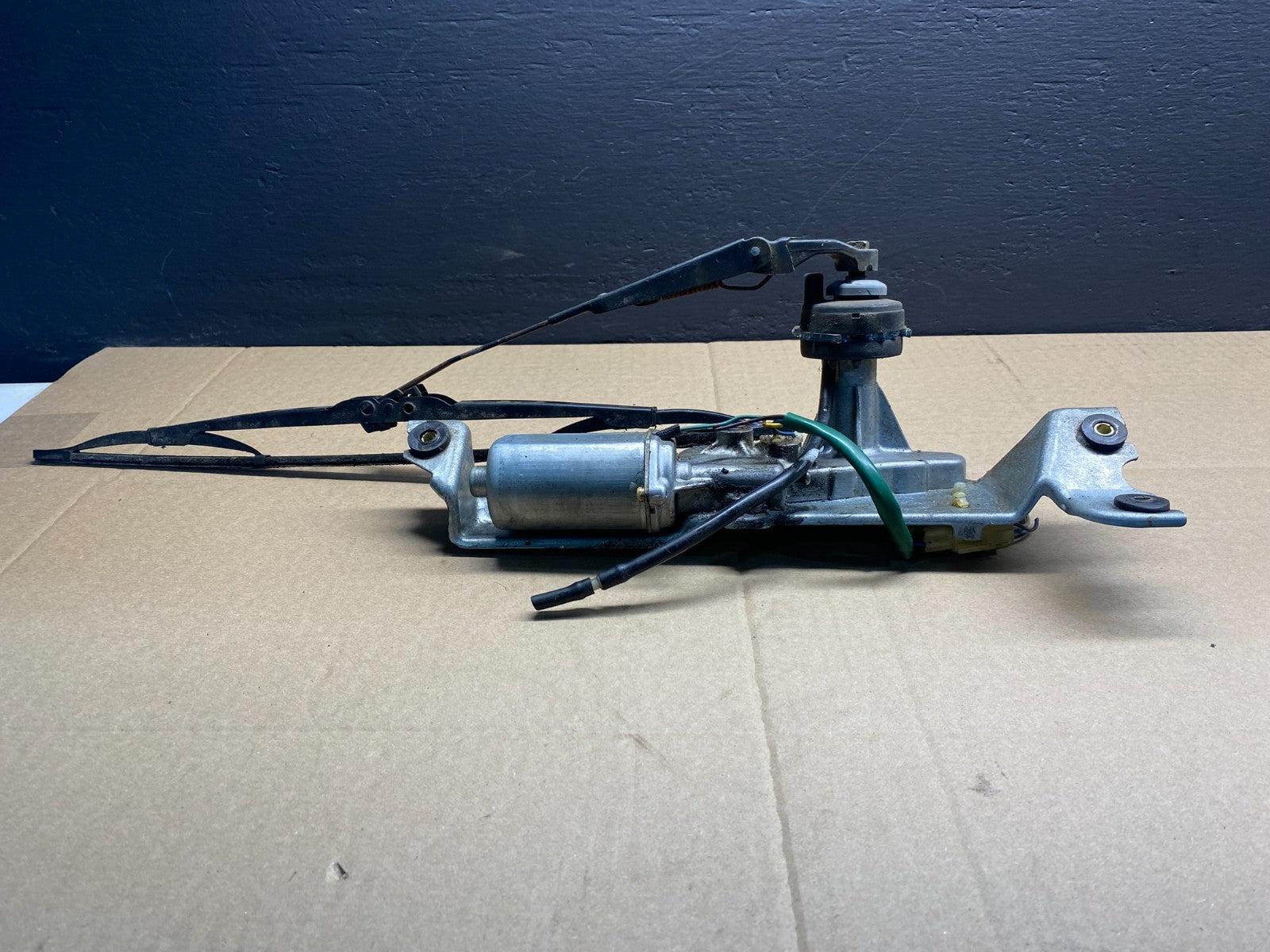 2000 to 2004 Subaru Legacy Wagon Rear  Windshield Wiper Motor AB41931