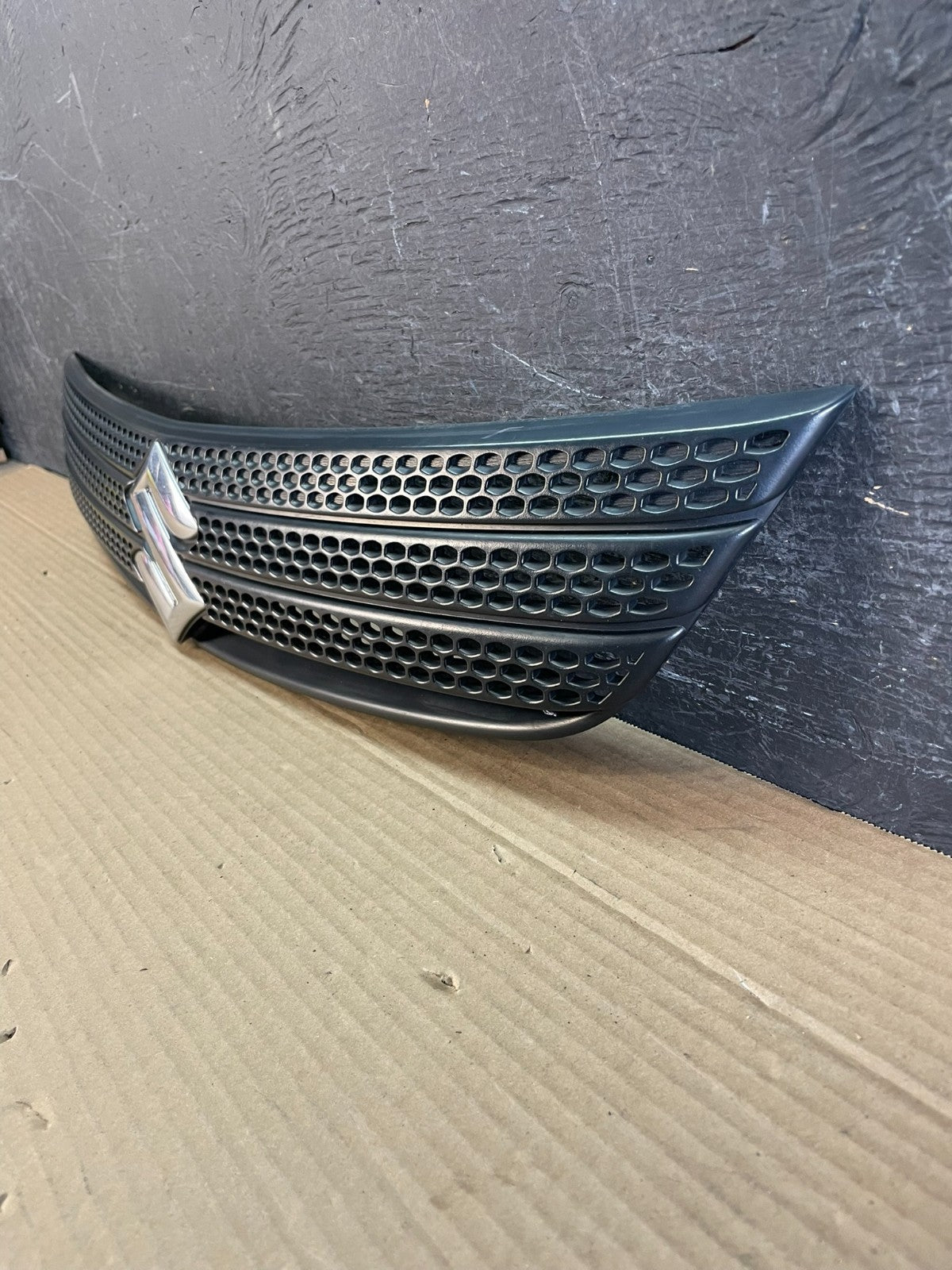2010 to 2013 Suzuki SX4 Sedan Front Upper Grill Grille AE9954 DG1