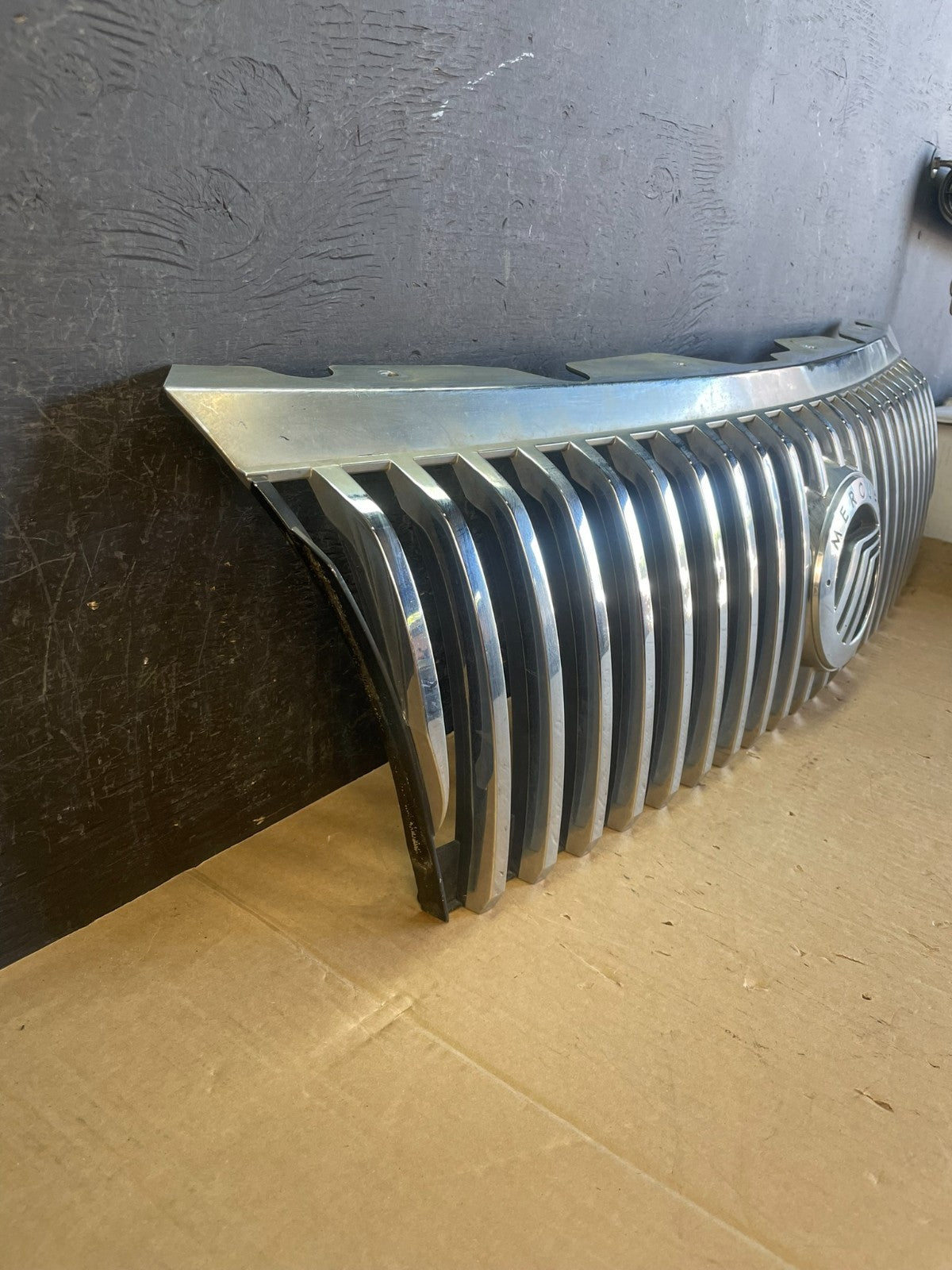 2006 to 2010 Mercury Mountaineer Front Upper Grill Grille AD5712 DW2