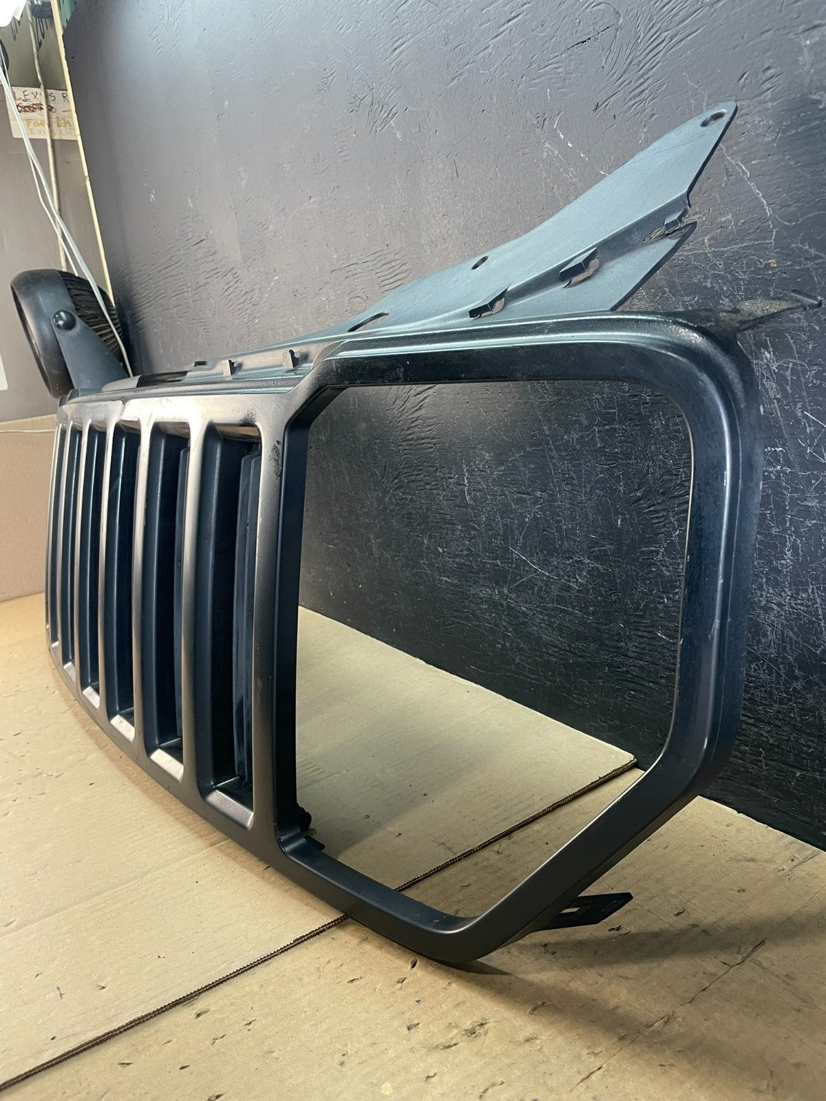 2008 2009 2010 2011 2012 Jeep Liberty Front Upper Grill Grille AD5739 DG1