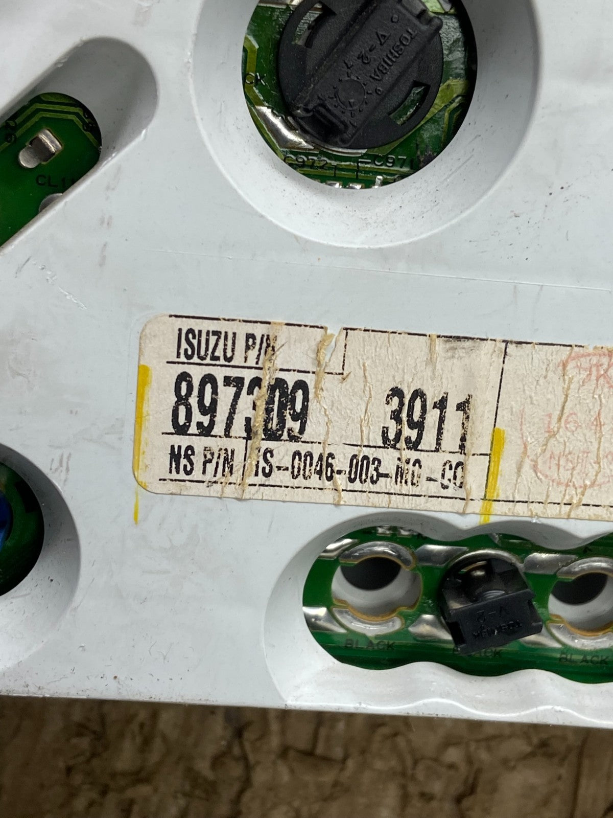 2003 Isuzu Rodeo Speedometer Cluster Gauge OEM V7773 DG7