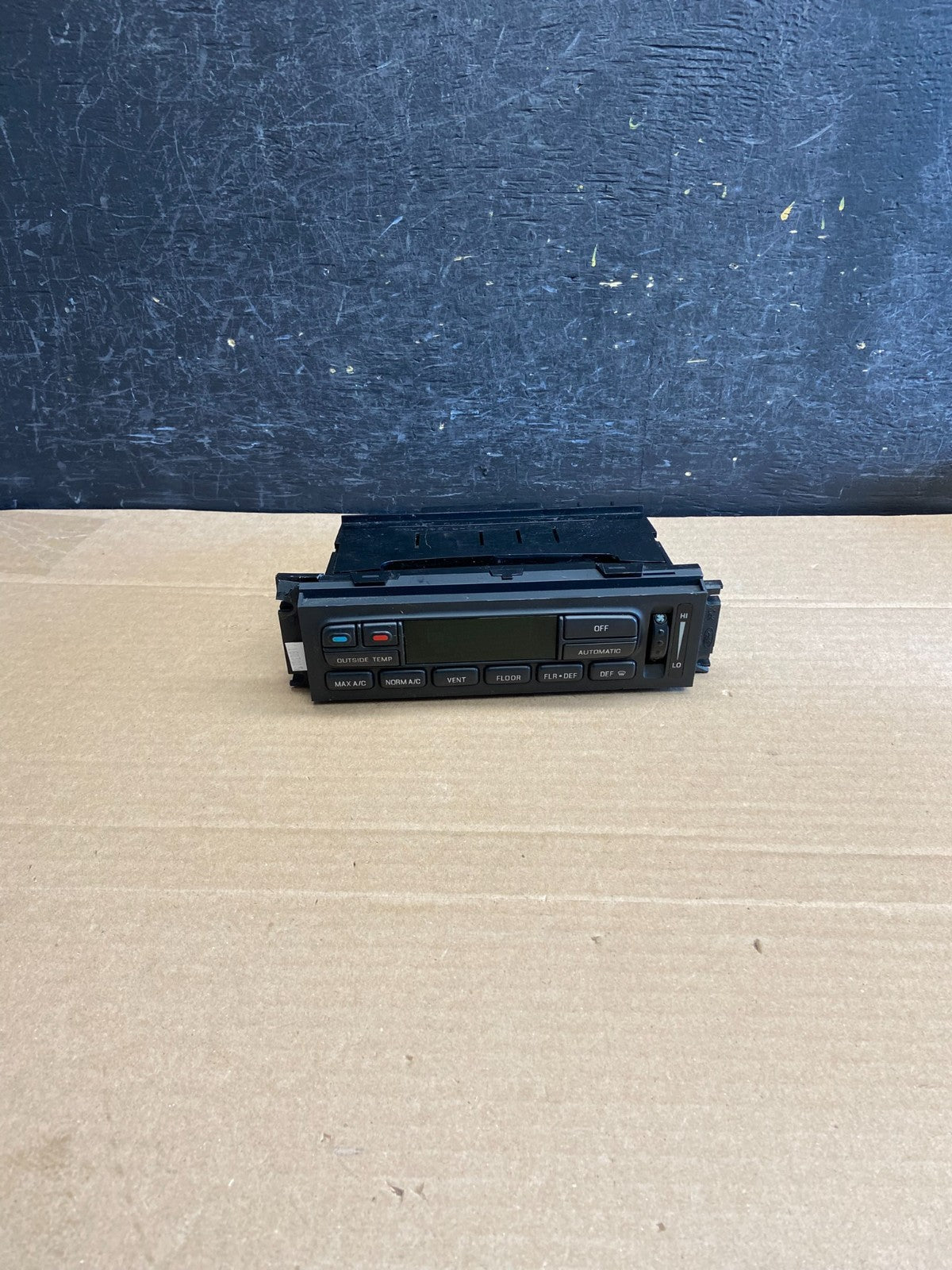 1998 to 2002 Ford Crown Victoria Marquis A/C Heater Climate Control AG4996 DG0